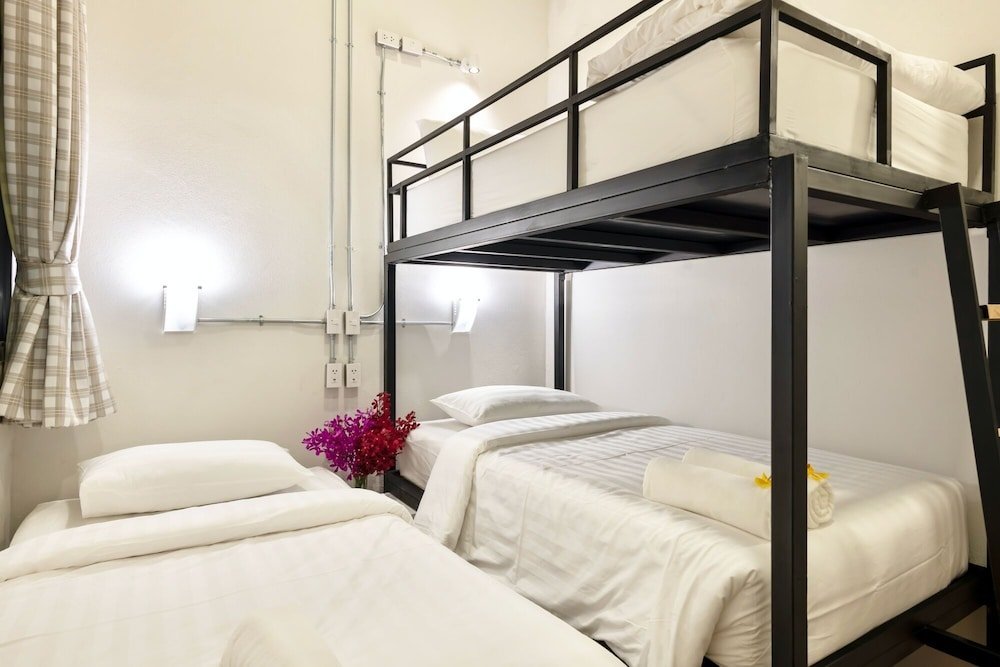 Фото Red Door Heritage Hotel