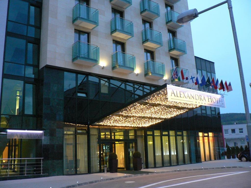 Фото Alexandra Business Hotel