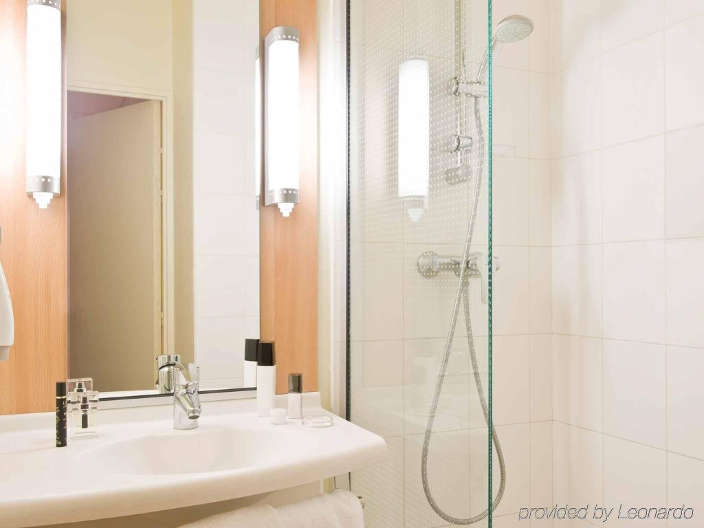 Фото Ibis Bordeaux Centre - Gare Saint-Jean