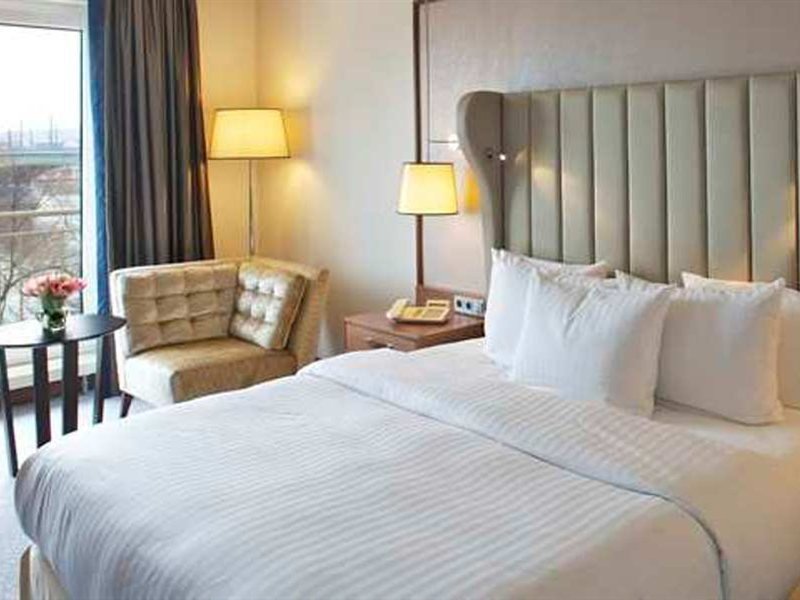 Фото Dorint Hotel Bonn