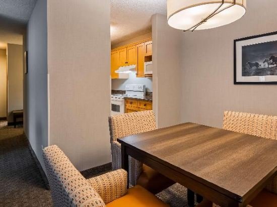 Фото Best Western Plus Country Meadows Inn