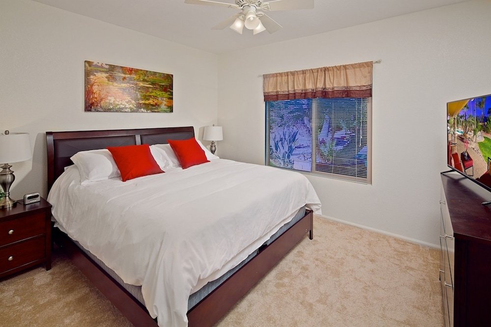 Фото Tatum Place