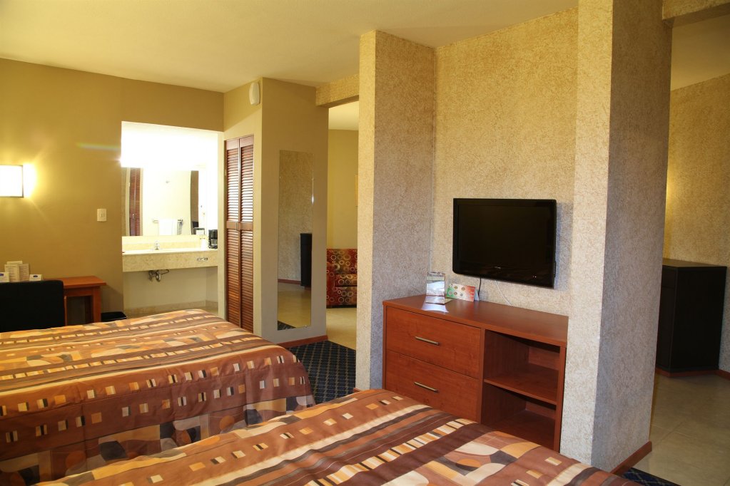 Фото American Inn Hotel & Suites Delicias