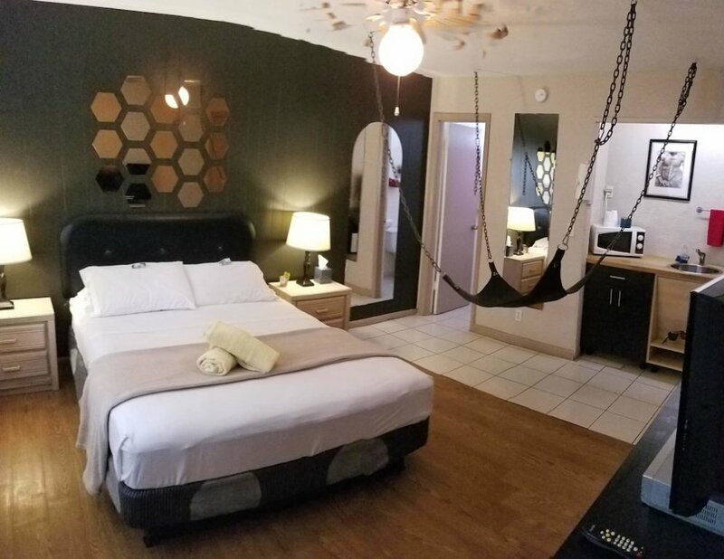 Гостиница Inn Leather Guest House - Male Only Lgbt в Форт-Лодердейл