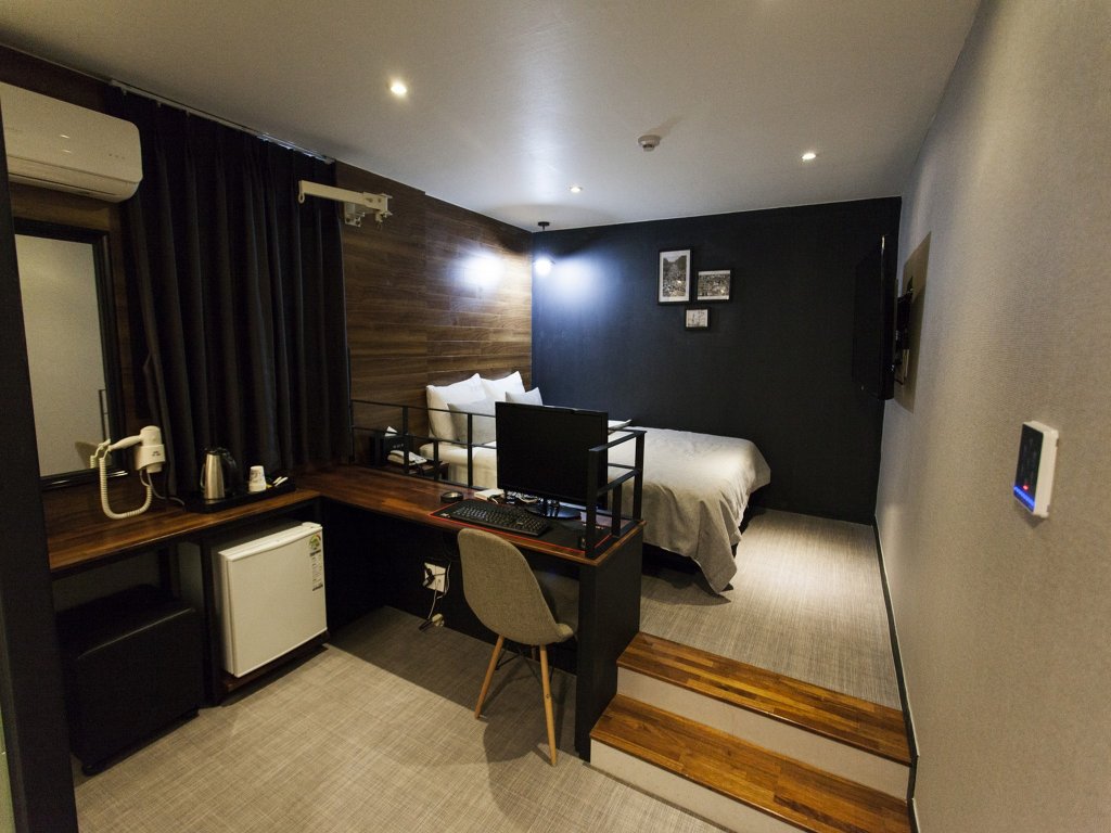 Фото The Last Hotel