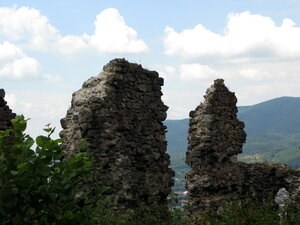 Руины Хустского замка (Закарпатская область, Хуст), достопримечательность в Хусте