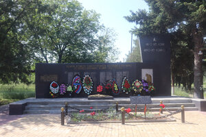 Братская могила 23 неизвестных, погибших при освобождении станицы (Krasnodar Territory, Tikhoretskiy rayon, Yeremizino-Borisovskoye selskoye poseleniye, stanitsa Yeremizino-Borisovskaya), monument, memorial