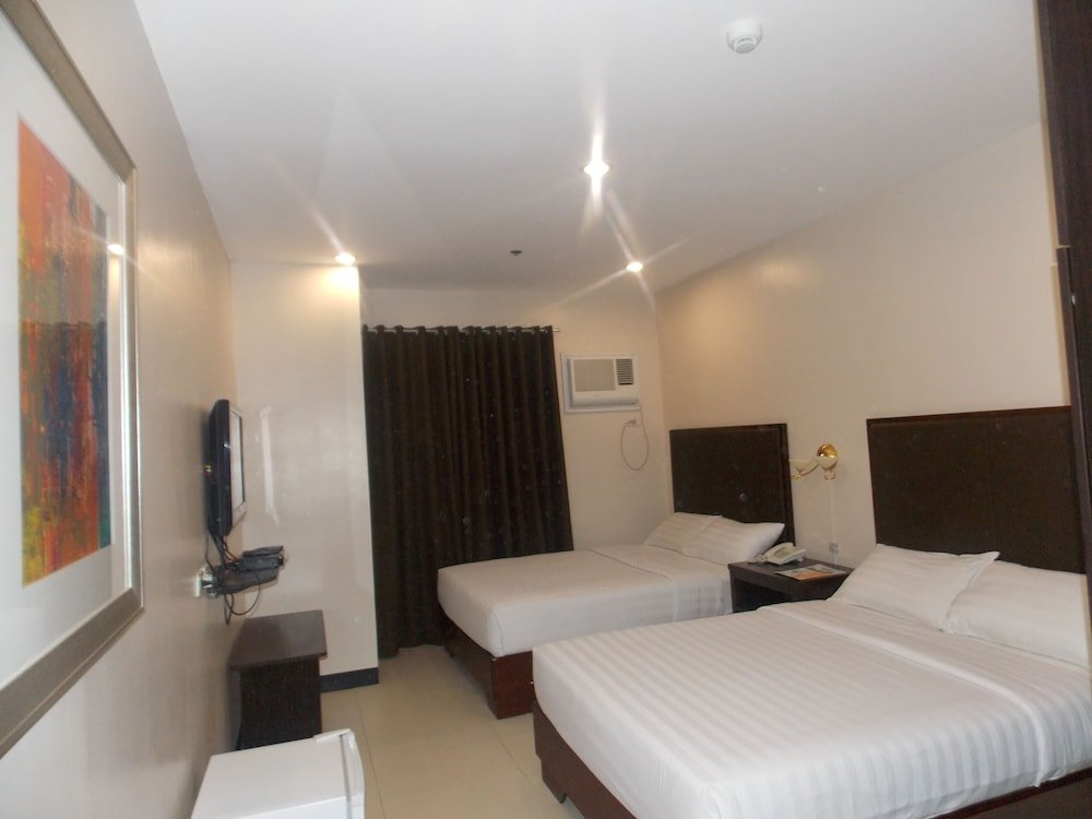 Фото Main Hotel & Suites