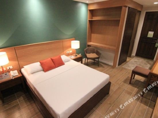 Фото By the Sea Resort Hotel