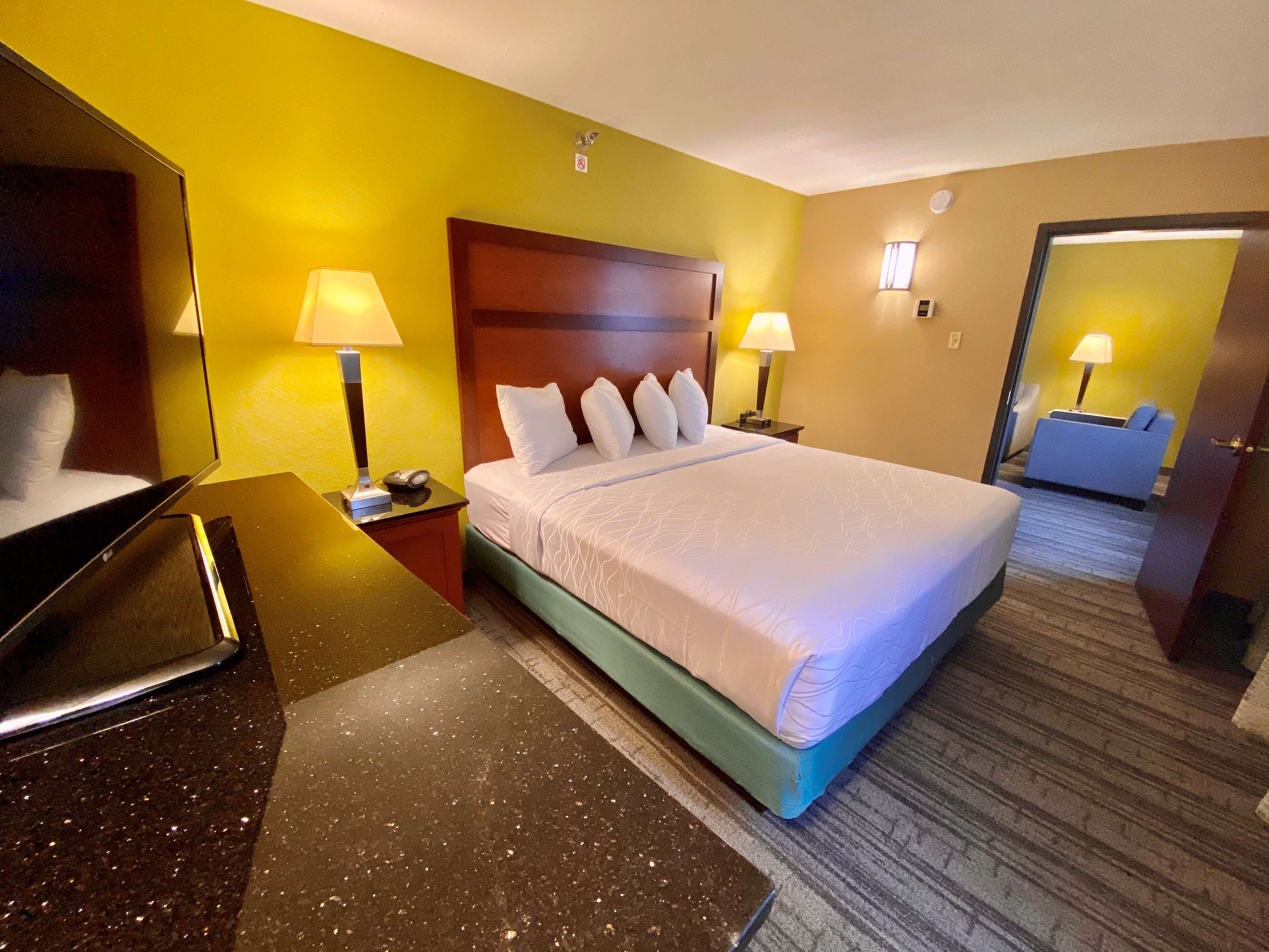 Фото Best Western Plus Houston Energy Corridor