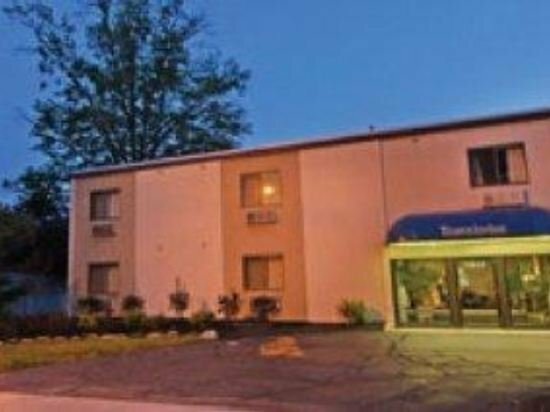 Hotel Travelodge by Wyndham Cleveland Lakewood, State of Ohio, photo
