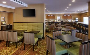 Гостиница Holiday Inn Express Toronto - North York