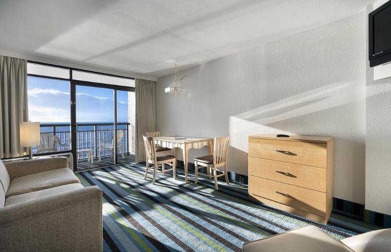 Фото Captain's Quarters Resort