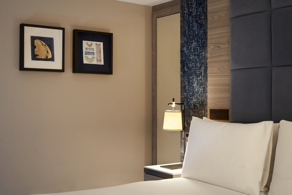 Фото DoubleTree by Hilton London - West End