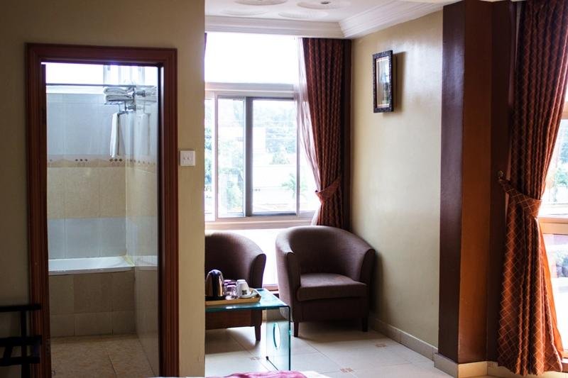 Фото Airport West Hotel