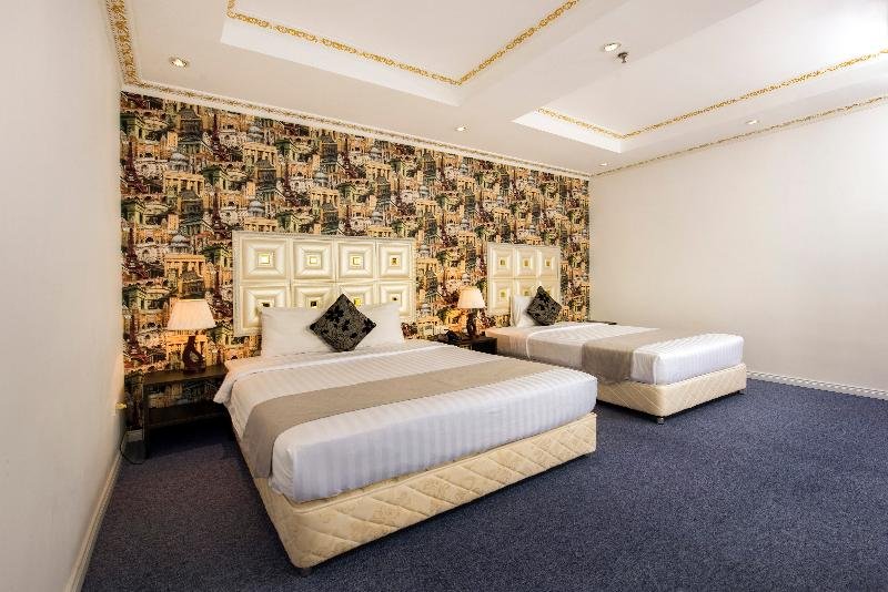 Фото Golden Crown Hotel