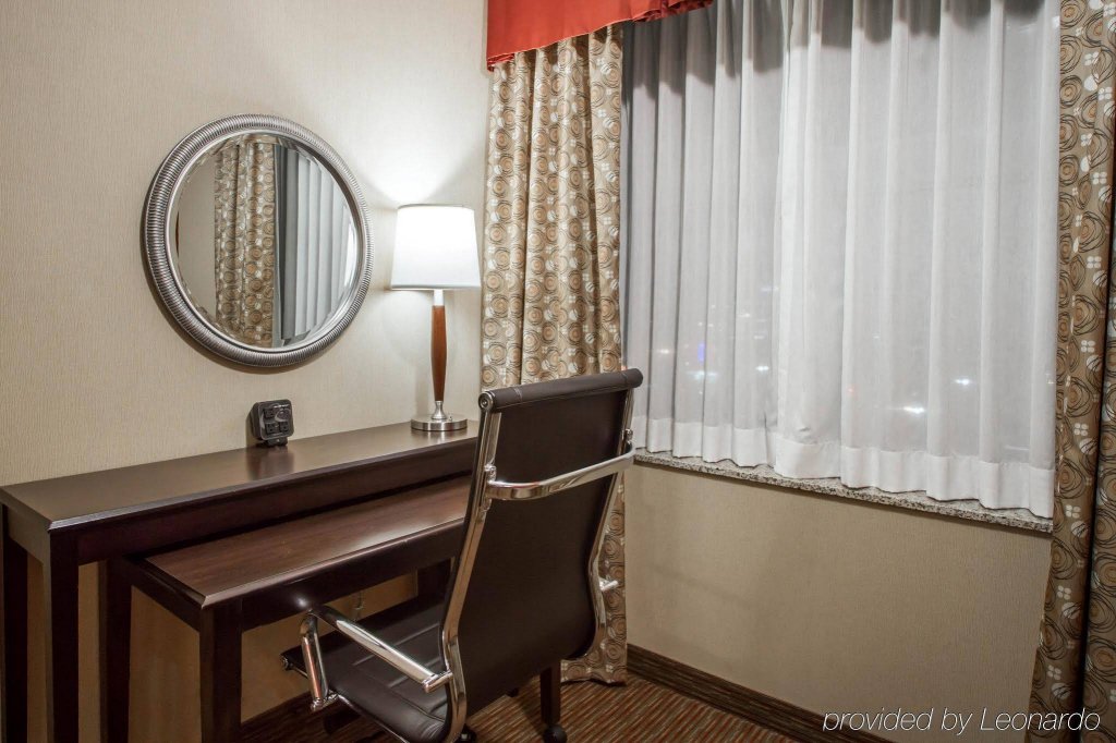 Фото Holiday Inn Express & Suites Buffalo Downtown - Medical Ctr, an Ihg Hotel