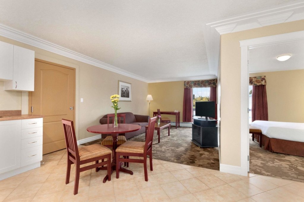 Фото Nova Inn Yellowknife