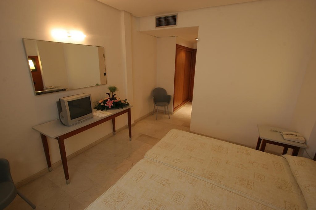 Фото Hotel Oasis Plaza