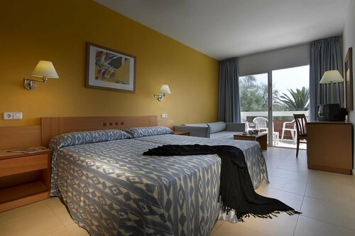 Гостиница Grand Palladium White Island Resort & SPA в Ивисе