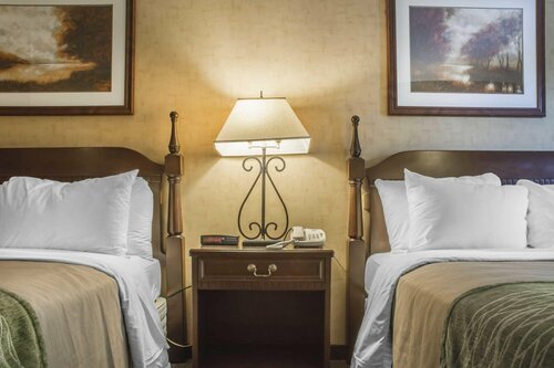 Гостиница Comfort Inn Sarnia в Сарнии