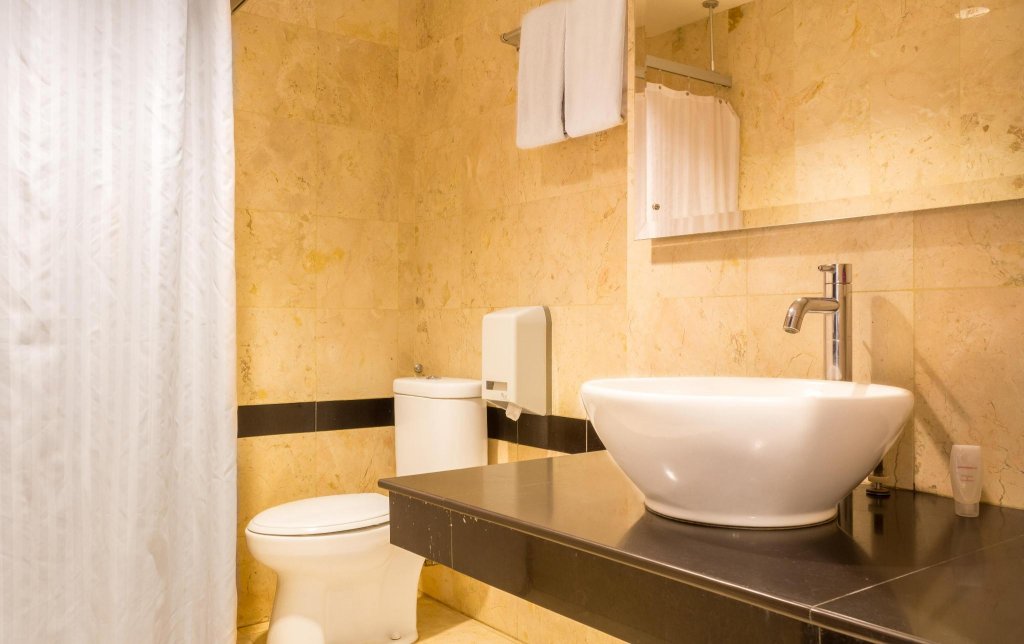 Фото Garuda Plaza Hotel