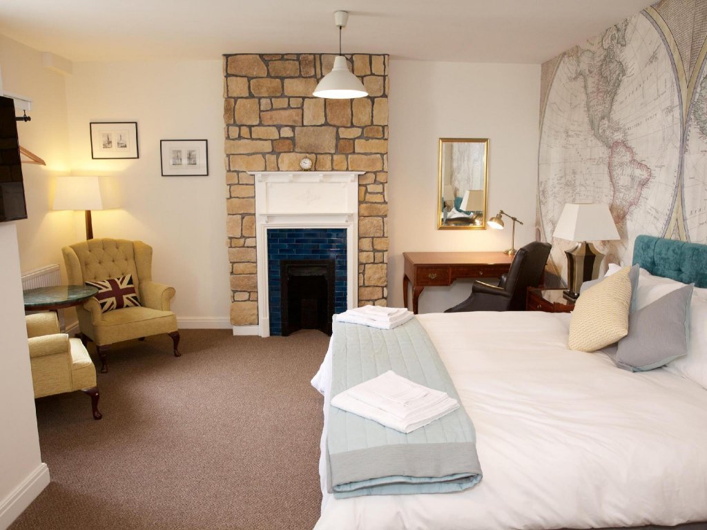 Фото The Captain Cook Hotel