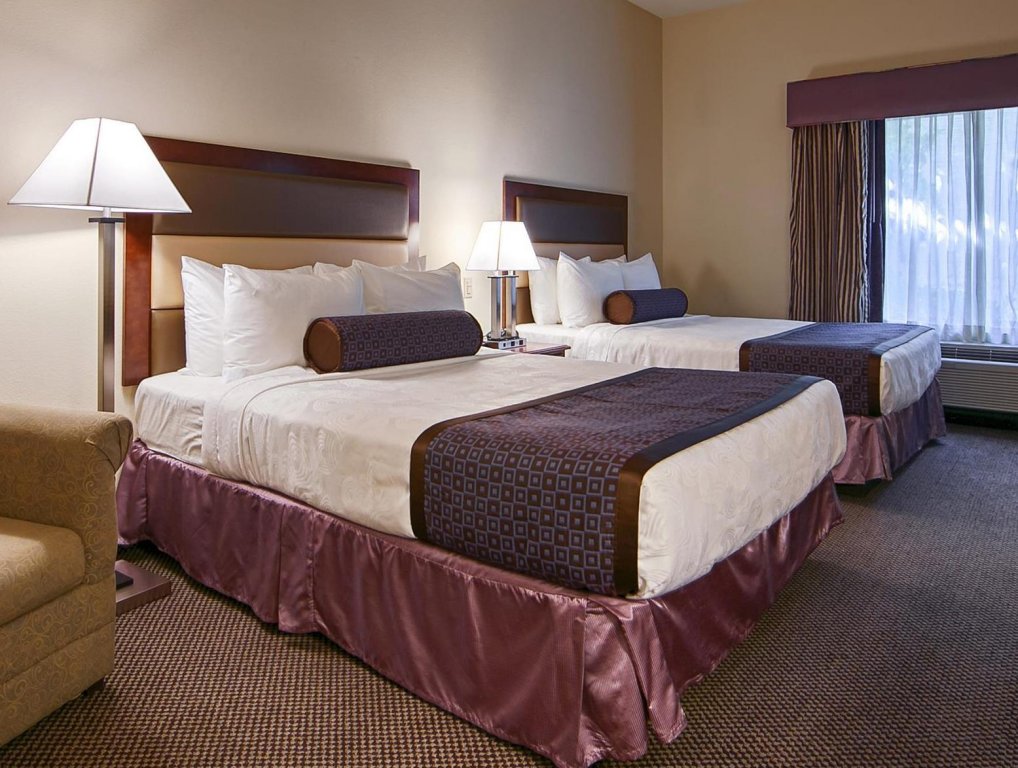 Фото Best Western Coyote Point Inn