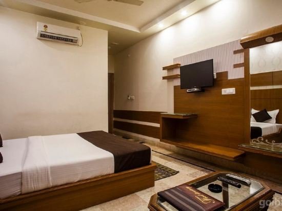 Фото Hotel Basera Brij Bhoomi
