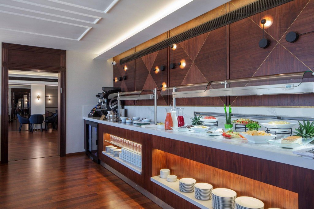 Фото Renaissance Tel Aviv Hotel