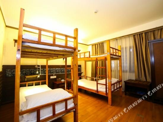 Hotel Bajie Youth Hostel Tianmenshan Train Station, Zhangjiajie, photo