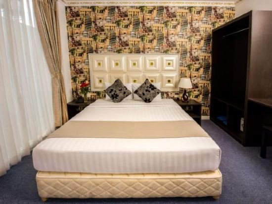 Фото Golden Crown Hotel