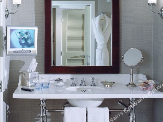 Фото Shutters on the Beach