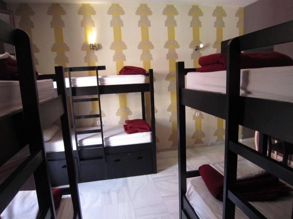 Фото Oasis Backpackers' Palace Seville