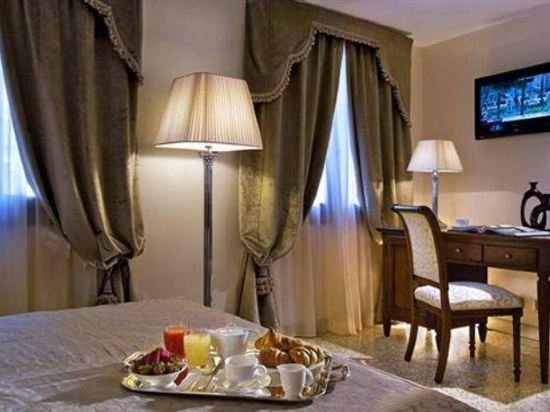 Фото Hotel Dell'Opera