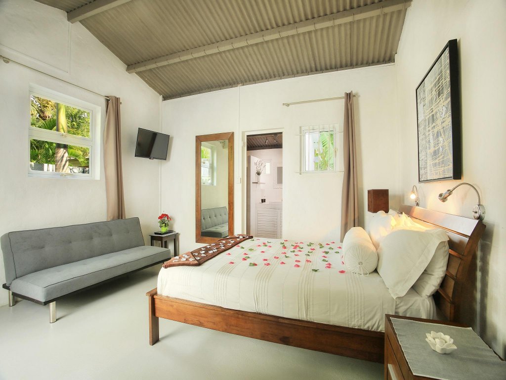 Фото Esprit Libre Restaurant and Guest House