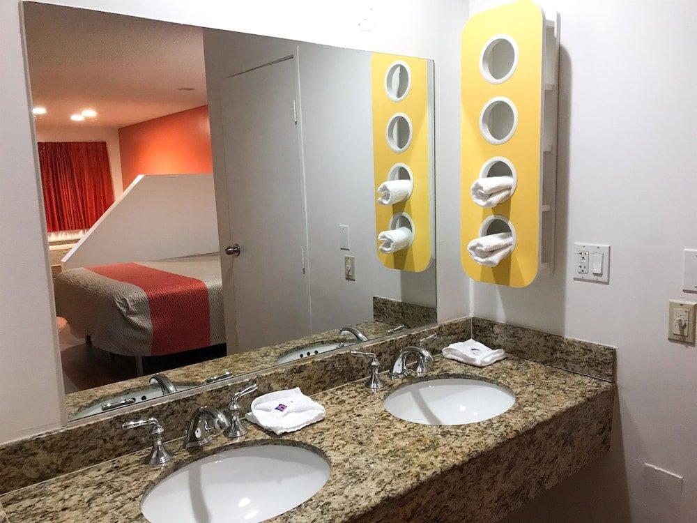 Фото Motel 6 Gardena, Ca - South