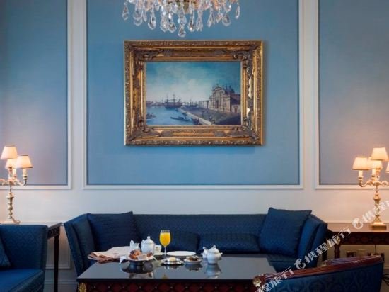 Фото The Bentley London