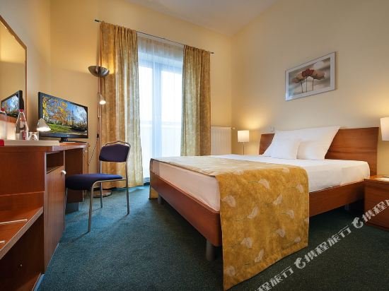 Фото Ramada Airport Hotel Prague