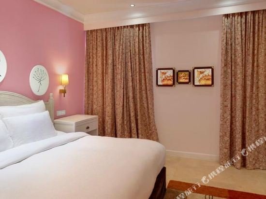 Фото Mayfair Palm Beach Resort