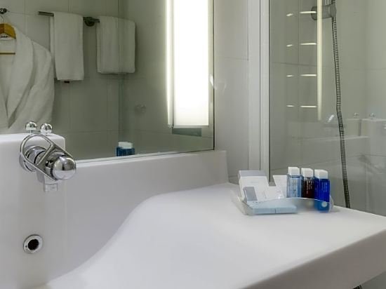 Фото Novotel Bordeaux Centre