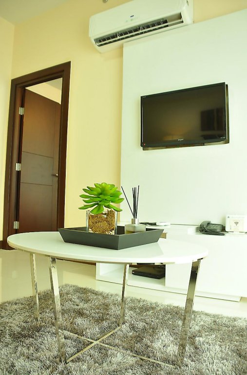 Фото CSuites at Two Central Residences