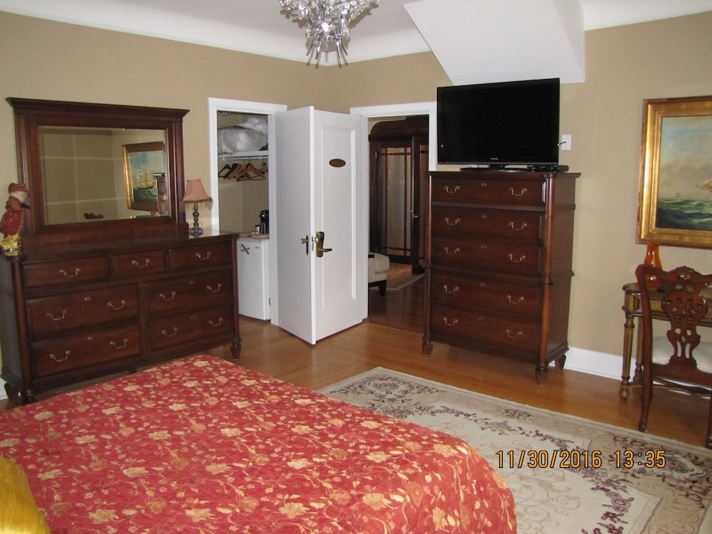 Фото Monroe House Executive Suites