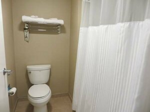 Гостиница Burbank Inn and Suites