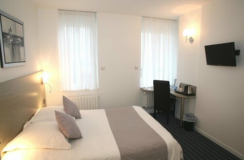 Гостиница Hôtel Le Louvre в Шербур-Октевиле