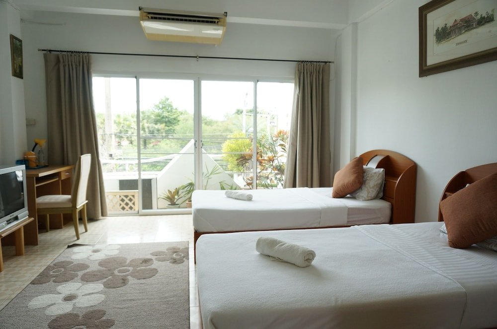 Фото Corner Cafe Bed and Breakfast