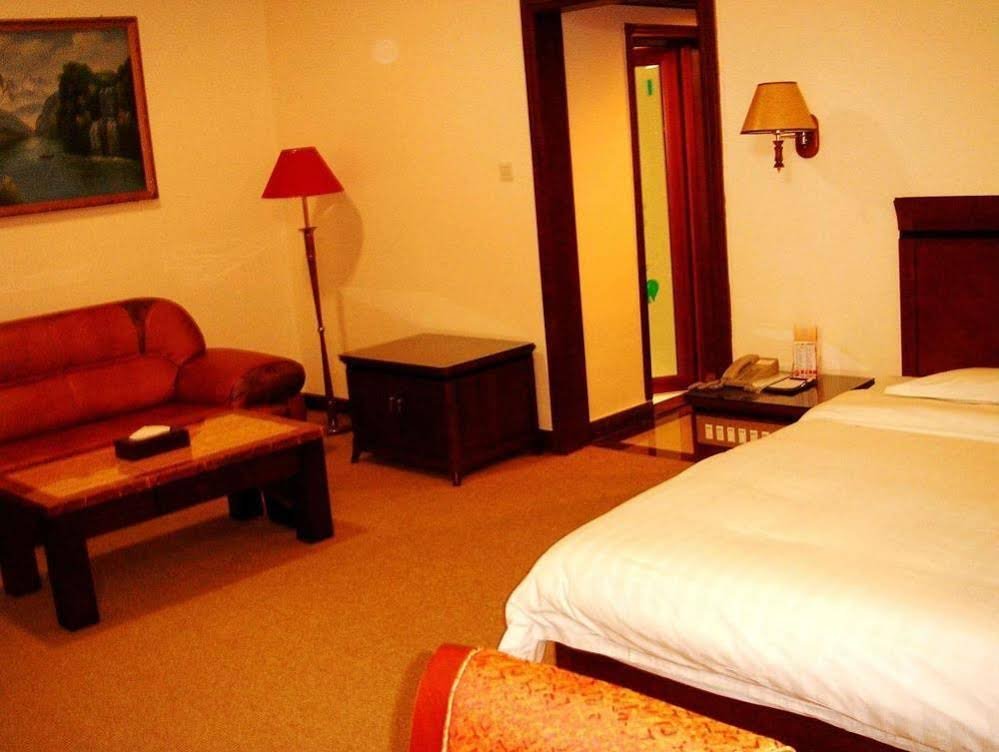 Фото Five Rams City Hotel