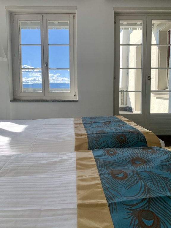 Фото La Couronne