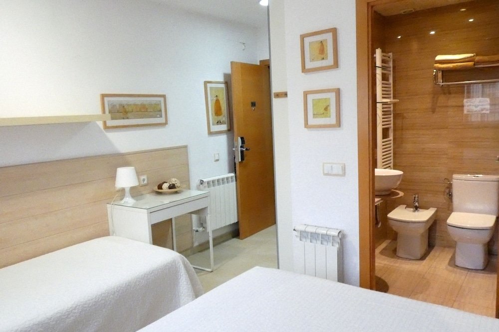 Фото Hostal House