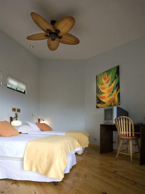 Фото Boutique Hotel Out of Bounds Costa Rica